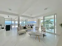 Sala com vista mar